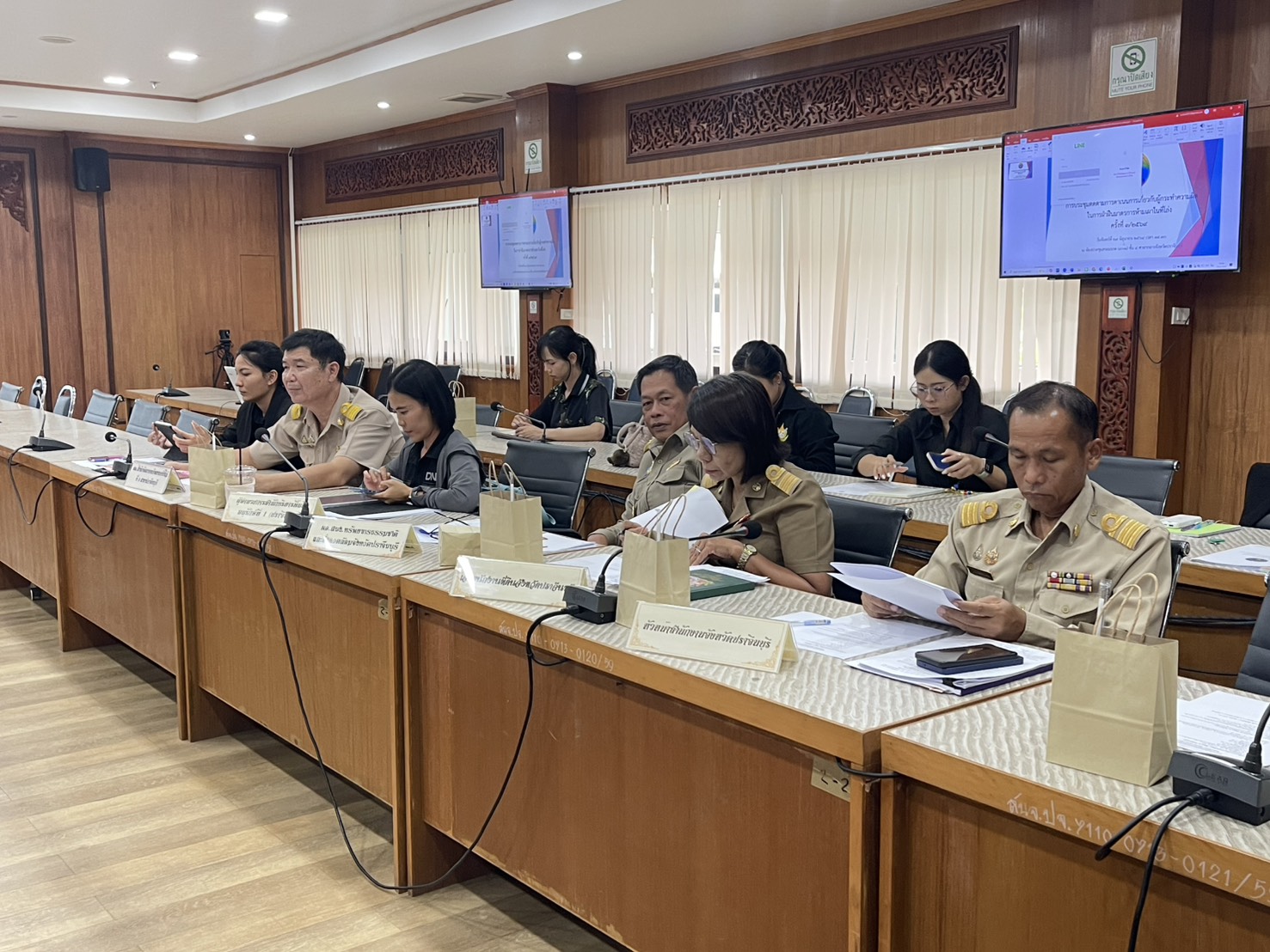 title - วันที่ 29 มิถุนายน 2569 นายวิทูล ประดิษฐบุญ ปฏิรูปที่ดินจังหวัดปราจีนบุรี พร้อมด้วย เจ้าหน้าที่ ส.ป.ก.ปราจีนบุรี เข้าร่วมการประชุมติดตามการดำเนินงานเกี่ยวกับผู้กระทำผิด ในการฝ่าฝืนมาตรการห้ามเผาในที่โล่ง ครั้งที่ 3/2569